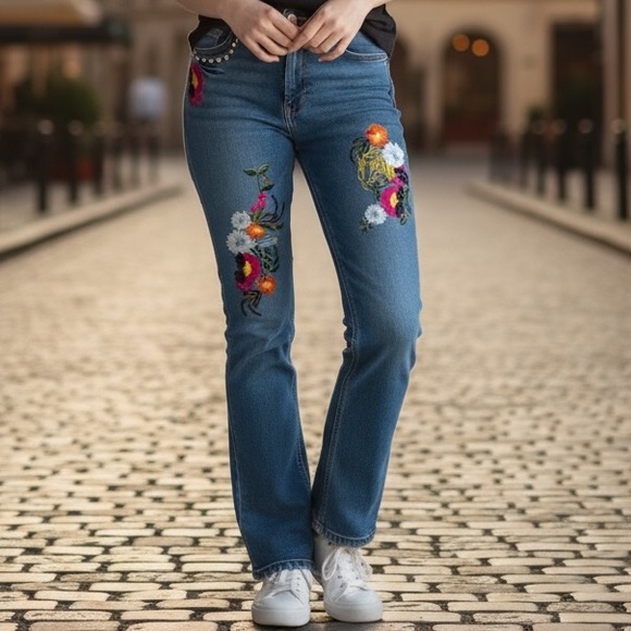 Vintage Denim - Vintage 80s Request Jeans Size 29 Floral Embroidered 98% Cotton 2% Spandex